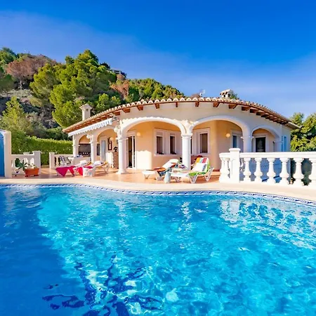 Ursula - Plusholidays Villa Empedrola