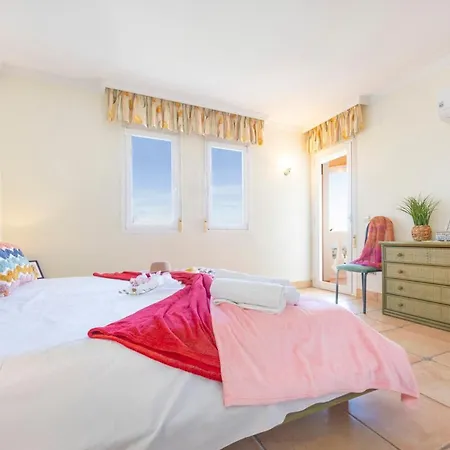Villa Ursula - Plusholidays Empedrola